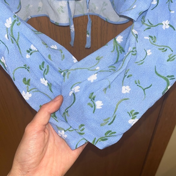 Aritzia Sunday Best New Cropped Tie Front Blouse Floral - Picture 8 of 9